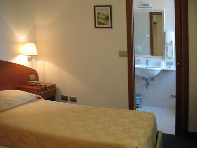 Hotel Vittoria Сан-Джорджо-ді-Ногаро Екстер'єр фото